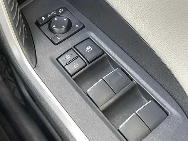 トヨタ ＲＡＶ４ G 岩手県 2019(令1)年 5.3万km グレーメタリック トヨタセーフティーセンス/　・プリクラッシュセーフティー/　・レーントレーシングアシスト/　・レーダークルーズコントロール/　・オートマチックハイビーム/　・オードサインアシスト/トヨタ純正ナビ/　　CD/Bluetooth/フルセグTV/バックカメラ/LEDヘッドライト/合皮シート/シートヒーター/ステアリングヒーター/トヨタ純正18インチアルミホイール/ルーフレール/アイドリングストップ/オートエアコン/スマートキー/ETC
