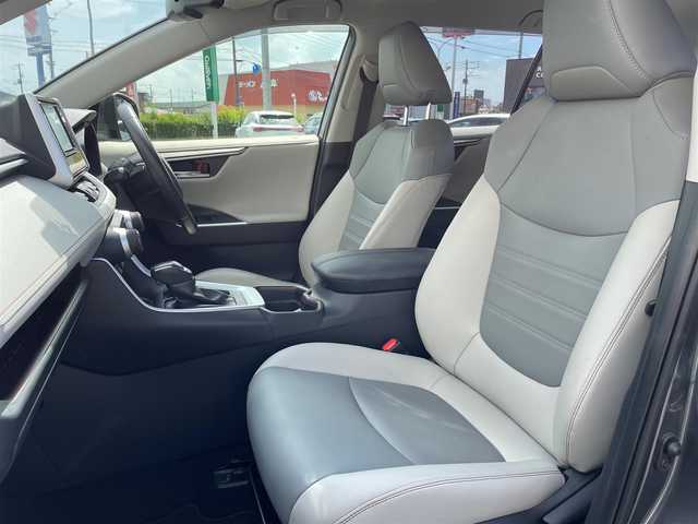 トヨタ ＲＡＶ４ G 岩手県 2019(令1)年 5.3万km グレーメタリック トヨタセーフティーセンス/　・プリクラッシュセーフティー/　・レーントレーシングアシスト/　・レーダークルーズコントロール/　・オートマチックハイビーム/　・オードサインアシスト/トヨタ純正ナビ/　　CD/Bluetooth/フルセグTV/バックカメラ/LEDヘッドライト/合皮シート/シートヒーター/ステアリングヒーター/トヨタ純正18インチアルミホイール/ルーフレール/アイドリングストップ/オートエアコン/スマートキー/ETC