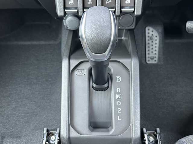 スズキ ジムニー XC 奈良県 2025(令7)年 0.1万km未満 ジャングルグリーン 前列シートヒーター　/ＬＥＤヘッドランプ　/ヘッドランプウォッシャー　/クルーズコントロールシステム　/本革巻ステアリングホイール　/純正アルミホイール　/ＡＡＣ　/ワンオーナー　/スペアキー