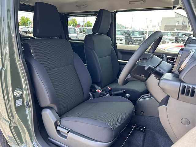 スズキ ジムニー XC 奈良県 2025(令7)年 0.1万km未満 ジャングルグリーン 前列シートヒーター　/ＬＥＤヘッドランプ　/ヘッドランプウォッシャー　/クルーズコントロールシステム　/本革巻ステアリングホイール　/純正アルミホイール　/ＡＡＣ　/ワンオーナー　/スペアキー