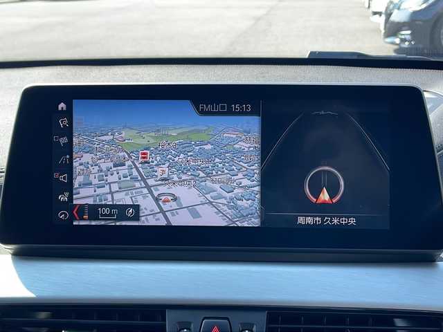 ＢＭＷ Ｘ１ xDrive 18d Mスポーツ 山口県 2021(令3)年 5.7万km ミネラルホワイト ワンオーナー/メーカーオプションナビ/(AM/FM/USB/Bluetooth)/バックカメラ/ドライブレコーダー(前方)/ミラー一体型ETC/社外レーダー/衝突軽減ブレーキ/レーンキープアシスト/コーナーセンサー/クルーズコントロール/パワーバックドア/ハーフレザーシート/前席パワーシート/パドルシフト/ステアリングスイッチ/オートライト/LEDヘッドランプ/フォグランプ/プッシュスタート/スマートキー×２/アイドリングストップ/ルーフレール/ラゲッジマット/純正アルミホイール/純正フロアマット/取扱説明書/保証書