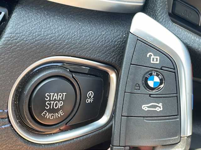 ＢＭＷ Ｘ１ xDrive 18d Mスポーツ 山口県 2021(令3)年 5.7万km ミネラルホワイト ワンオーナー/メーカーオプションナビ/(AM/FM/USB/Bluetooth)/バックカメラ/ドライブレコーダー(前方)/ミラー一体型ETC/社外レーダー/衝突軽減ブレーキ/レーンキープアシスト/コーナーセンサー/クルーズコントロール/パワーバックドア/ハーフレザーシート/前席パワーシート/パドルシフト/ステアリングスイッチ/オートライト/LEDヘッドランプ/フォグランプ/プッシュスタート/スマートキー×２/アイドリングストップ/ルーフレール/ラゲッジマット/純正アルミホイール/純正フロアマット/取扱説明書/保証書