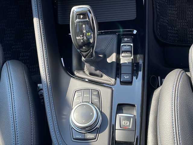 ＢＭＷ Ｘ１ xDrive 18d Mスポーツ 山口県 2021(令3)年 5.7万km ミネラルホワイト ワンオーナー/メーカーオプションナビ/(AM/FM/USB/Bluetooth)/バックカメラ/ドライブレコーダー(前方)/ミラー一体型ETC/社外レーダー/衝突軽減ブレーキ/レーンキープアシスト/コーナーセンサー/クルーズコントロール/パワーバックドア/ハーフレザーシート/前席パワーシート/パドルシフト/ステアリングスイッチ/オートライト/LEDヘッドランプ/フォグランプ/プッシュスタート/スマートキー×２/アイドリングストップ/ルーフレール/ラゲッジマット/純正アルミホイール/純正フロアマット/取扱説明書/保証書