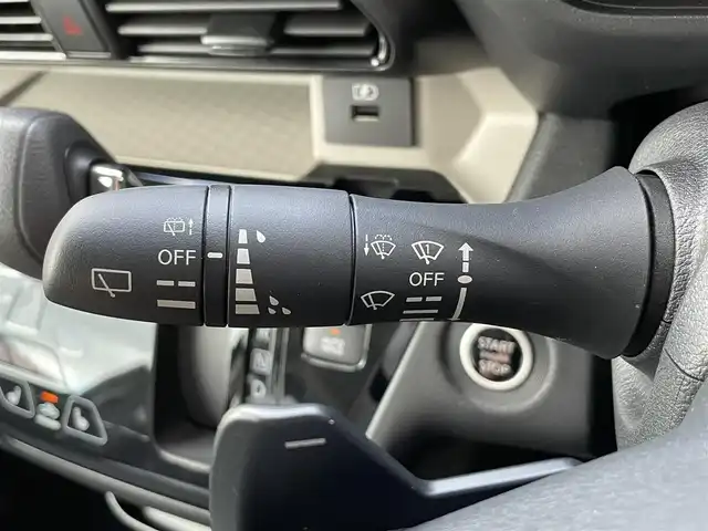 三菱 デリカミニ T プレミアム 佐賀県 2024(令6)年 0.7万km ＤグリーンⅡ マイパイロット /ルーフレール /e-Assisut/レーダークルーズコントロール/デジタルルームミラー(全方位カメラ付き)/社外8型ナビ(AVIC-RL522)/・フルセグTV/BT/・AppleCarPlay/AndoroidAuto/パーキングセンサー/ヒルディセントコントロール/電動パーキングブレーキ/純正15インチAW/両側パワースライドドア/ハーフレザーシート/シートヒーター/パドルシフト/ステアリングヒーター/LEDヘッドライト/サーキュレーター/取扱説明書/保証書