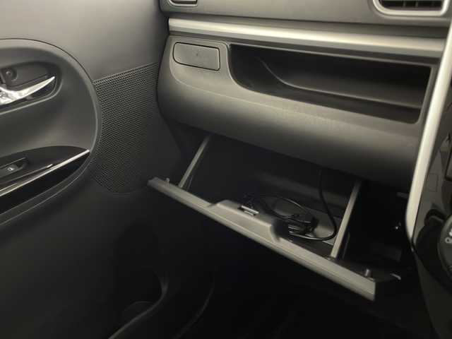 ダイハツ タント カスタム X 宮崎県 2015(平27)年 8.3万km パールホワイトⅢ 禁煙車/純正ナビTV/（NSZN-W65D/CD/DVD/Bluetooth/フルセグTV)/純正キセノンオートライト/純正フォグ/純正14インチアルミ/純正エアロ/純正ルーフエンドスポイラー/純正フロアマット/左側電動スライドドア/オートエアコン/リアプライバシーガラス/スマートキー/プッシュエンジンスタート/新車時保証書/取扱い説明書