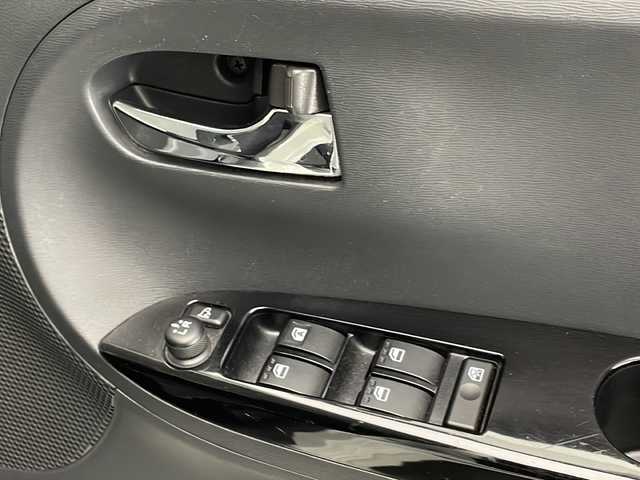 ダイハツ タント カスタム X 宮崎県 2015(平27)年 8.3万km パールホワイトⅢ 禁煙車/純正ナビTV/（NSZN-W65D/CD/DVD/Bluetooth/フルセグTV)/純正キセノンオートライト/純正フォグ/純正14インチアルミ/純正エアロ/純正ルーフエンドスポイラー/純正フロアマット/左側電動スライドドア/オートエアコン/リアプライバシーガラス/スマートキー/プッシュエンジンスタート/新車時保証書/取扱い説明書