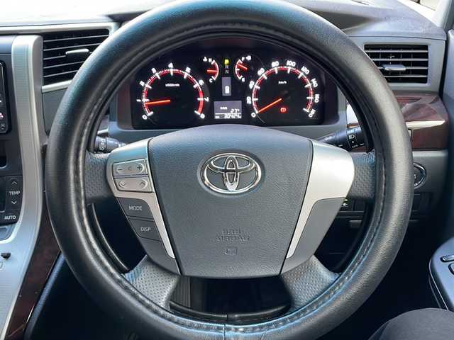 トヨタ ヴェルファイア 2．4Z 宮崎県 2012(平24)年 3.1万km ホワイトパールクリスタルシャイン ＳＤナビ、Ｂｌｕｅｔｏｏｔｈ接続、ＣＤ／ＤＶＤ再生、バックカメラ、２列目キャプテンシート、２列目オットマン、後席モニター、ＥＴＣ、純正アルミホイール１８インチ、純正フロアマット、コーナーセンサー