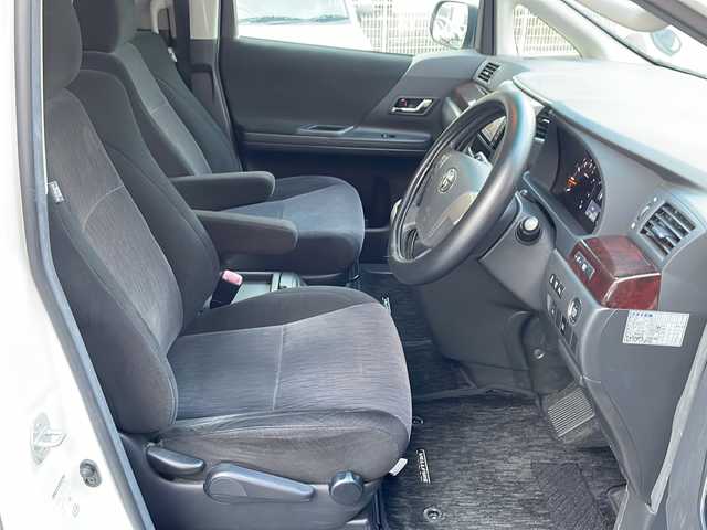 トヨタ ヴェルファイア 2．4Z 宮崎県 2012(平24)年 3.1万km ホワイトパールクリスタルシャイン ＳＤナビ、Ｂｌｕｅｔｏｏｔｈ接続、ＣＤ／ＤＶＤ再生、バックカメラ、２列目キャプテンシート、２列目オットマン、後席モニター、ＥＴＣ、純正アルミホイール１８インチ、純正フロアマット、コーナーセンサー