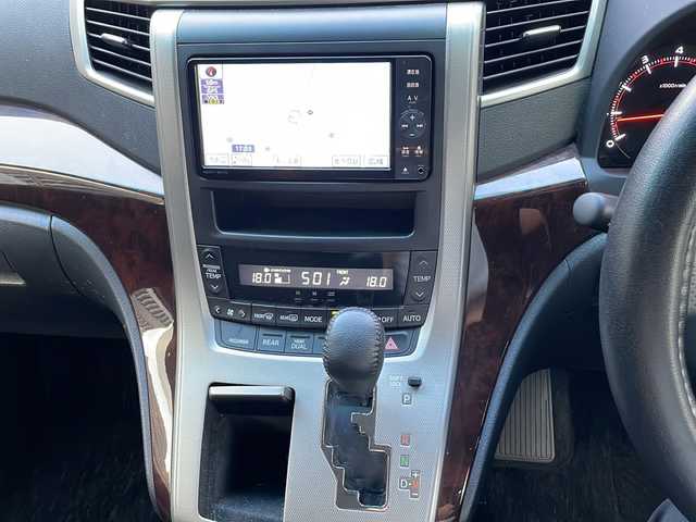 トヨタ ヴェルファイア 2．4Z 宮崎県 2012(平24)年 3.1万km ホワイトパールクリスタルシャイン ＳＤナビ、Ｂｌｕｅｔｏｏｔｈ接続、ＣＤ／ＤＶＤ再生、バックカメラ、２列目キャプテンシート、２列目オットマン、後席モニター、ＥＴＣ、純正アルミホイール１８インチ、純正フロアマット、コーナーセンサー