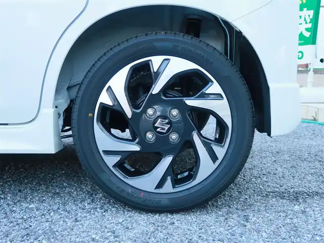 スズキ スペーシア カスタム HYBRID XS ターボ 千葉県 2025(令7)年 0.1千km ピュアホワイトパール/ブラック2トーン 【届出済未使用車】/【ピュアホワイトP/ブラック2トーン（C2H）】/ターボ車/LEDヘッドライト/LEDフォグランプ/ヘッドアップディスプレイ/スズキセーフティーサポート/両側パワースライドドア/ハーフレザーシート/シートヒーター/純正15インチAW/アダプティブクルーズコントロール/プッシュスタート/スマートキー2本/プレミアムUV/IRカットガラス/サイド/カーテンエアバッグ/保証書/取扱説明書/禁煙車　　前オーナー様の申告により表示しております。当車両の禁煙を保証するものではありません。
