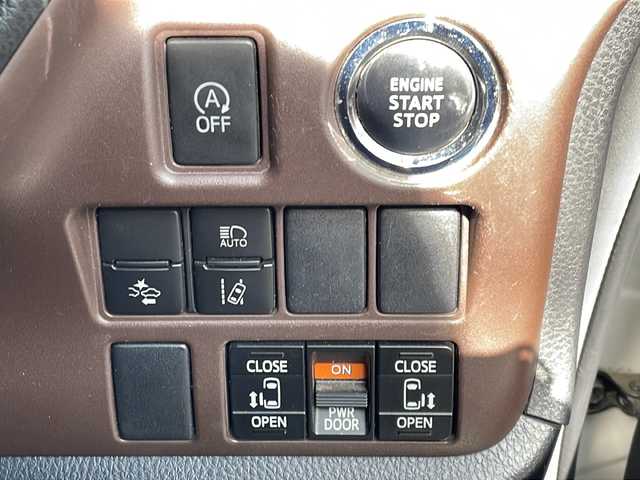 トヨタ エスクァイア Gi 徳島県 2016(平28)年 11.8万km ホワイトパールクリスタルシャイン 衝突軽減ブレーキ/純正9インチナビ【NSZT-Y64T】/（Bluetooth/フルセグ/CD/DVD/AM/FM/SD）/バックカメラ/両側パワースライドドア/合皮シート/シートヒーター（D+N席）/クルーズコントロール/LDA/LEDヘッドライト/オートハイビーム/ETC/アイドリングストップ/純正AW/電格ミラー/プッシュスタート/スマートキー/スペアキー