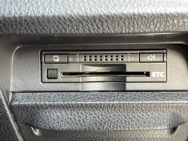 トヨタ エスクァイア Gi 徳島県 2016(平28)年 11.8万km ホワイトパールクリスタルシャイン 衝突軽減ブレーキ/純正9インチナビ【NSZT-Y64T】/（Bluetooth/フルセグ/CD/DVD/AM/FM/SD）/バックカメラ/両側パワースライドドア/合皮シート/シートヒーター（D+N席）/クルーズコントロール/LDA/LEDヘッドライト/オートハイビーム/ETC/アイドリングストップ/純正AW/電格ミラー/プッシュスタート/スマートキー/スペアキー