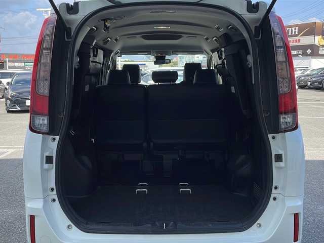 トヨタ エスクァイア Gi 徳島県 2016(平28)年 11.8万km ホワイトパールクリスタルシャイン 衝突軽減ブレーキ/純正9インチナビ【NSZT-Y64T】/（Bluetooth/フルセグ/CD/DVD/AM/FM/SD）/バックカメラ/両側パワースライドドア/合皮シート/シートヒーター（D+N席）/クルーズコントロール/LDA/LEDヘッドライト/オートハイビーム/ETC/アイドリングストップ/純正AW/電格ミラー/プッシュスタート/スマートキー/スペアキー