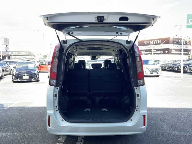 トヨタ エスクァイア Gi 徳島県 2016(平28)年 11.8万km ホワイトパールクリスタルシャイン 衝突軽減ブレーキ/純正9インチナビ【NSZT-Y64T】/（Bluetooth/フルセグ/CD/DVD/AM/FM/SD）/バックカメラ/両側パワースライドドア/合皮シート/シートヒーター（D+N席）/クルーズコントロール/LDA/LEDヘッドライト/オートハイビーム/ETC/アイドリングストップ/純正AW/電格ミラー/プッシュスタート/スマートキー/スペアキー