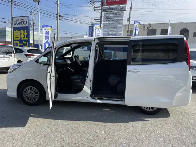 トヨタ エスクァイア Gi 兵庫県 2016(平28)年 11.8万km ホワイトパールクリスタルシャイン 衝突軽減ブレーキ/純正9インチナビ【NSZT-Y64T】/（Bluetooth/フルセグ/CD/DVD/AM/FM/SD）/バックカメラ/両側パワースライドドア/合皮シート/シートヒーター（D+N席）/クルーズコントロール/LDA/LEDヘッドライト/オートハイビーム/ETC/アイドリングストップ/純正AW/電格ミラー/プッシュスタート/スマートキー/スペアキー