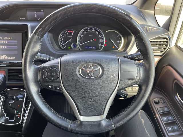 トヨタ エスクァイア Gi 兵庫県 2016(平28)年 11.8万km ホワイトパールクリスタルシャイン 衝突軽減ブレーキ/純正9インチナビ【NSZT-Y64T】/（Bluetooth/フルセグ/CD/DVD/AM/FM/SD）/バックカメラ/両側パワースライドドア/合皮シート/シートヒーター（D+N席）/クルーズコントロール/LDA/LEDヘッドライト/オートハイビーム/ETC/アイドリングストップ/純正AW/電格ミラー/プッシュスタート/スマートキー/スペアキー