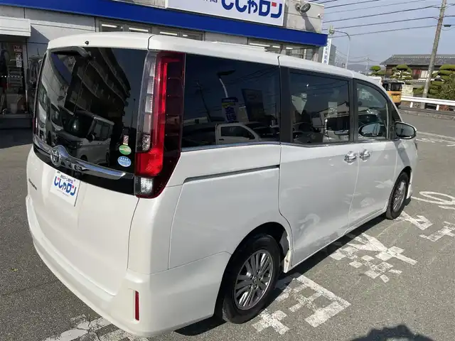 トヨタ エスクァイア Gi 兵庫県 2016(平28)年 11.8万km ホワイトパールクリスタルシャイン 衝突軽減ブレーキ/純正9インチナビ【NSZT-Y64T】/（Bluetooth/フルセグ/CD/DVD/AM/FM/SD）/バックカメラ/両側パワースライドドア/合皮シート/シートヒーター（D+N席）/クルーズコントロール/LDA/LEDヘッドライト/オートハイビーム/ETC/アイドリングストップ/純正AW/電格ミラー/プッシュスタート/スマートキー/スペアキー