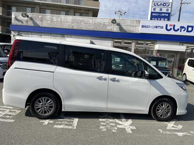 トヨタ エスクァイア Gi 兵庫県 2016(平28)年 11.8万km ホワイトパールクリスタルシャイン 衝突軽減ブレーキ/純正9インチナビ【NSZT-Y64T】/（Bluetooth/フルセグ/CD/DVD/AM/FM/SD）/バックカメラ/両側パワースライドドア/合皮シート/シートヒーター（D+N席）/クルーズコントロール/LDA/LEDヘッドライト/オートハイビーム/ETC/アイドリングストップ/純正AW/電格ミラー/プッシュスタート/スマートキー/スペアキー