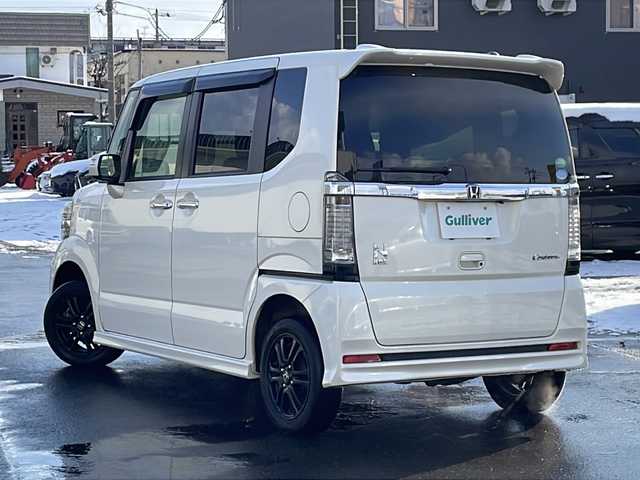 ホンダ Ｎ ＢＯＸ カスタム G SSパッケージ 道北・旭川 2016(平28)年 6.7万km プレミアムホワイトパールⅡ /４ＷＤ　//スマートキー//純正ナビ　//ＣＤ・ＤＶＤ・ＳＤ・フルセグＴＶ　//両側パワースライドドア　//ステアリングリモコン　//前席シートヒーター　//ＨＩＤヘッドライト　//オートライト　//リアサンシェード//ＥＴＣ//純正１４インチアルミホイール//保証書//取説