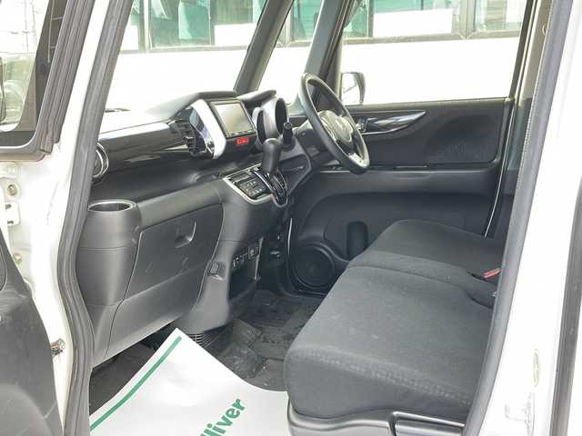 ホンダ Ｎ ＢＯＸ カスタム G SSパッケージ 道北・旭川 2016(平28)年 6.7万km プレミアムホワイトパールⅡ /４ＷＤ　//スマートキー//純正ナビ　//ＣＤ・ＤＶＤ・ＳＤ・フルセグＴＶ　//両側パワースライドドア　//ステアリングリモコン　//前席シートヒーター　//ＨＩＤヘッドライト　//オートライト　//リアサンシェード//ＥＴＣ//純正１４インチアルミホイール//保証書//取説