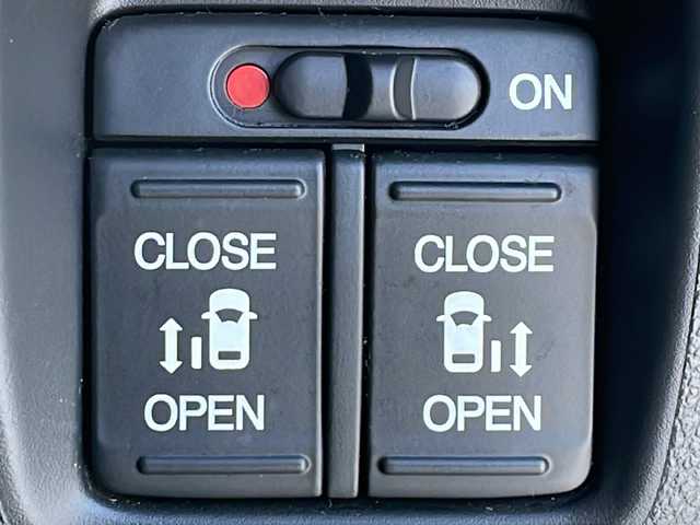 ホンダ Ｎ ＢＯＸ カスタム G SSパッケージ 道北・旭川 2016(平28)年 6.7万km プレミアムホワイトパールⅡ /４ＷＤ　//スマートキー//純正ナビ　//ＣＤ・ＤＶＤ・ＳＤ・フルセグＴＶ　//両側パワースライドドア　//ステアリングリモコン　//前席シートヒーター　//ＨＩＤヘッドライト　//オートライト　//リアサンシェード//ＥＴＣ//純正１４インチアルミホイール//保証書//取説