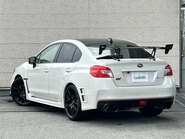 スバル ＷＲＸ ＳＴＩ S208 NBR チャレンジP カーボン 兵庫県 2018(平30)年 2万km クリスタルホワイトP 450台限定車　428/450/社外8インチメモリーナビ/（CD/DVD/BT/フルセグ）/バックカメラ/STI製BBS19インチ×8 1/2J鍛造アルミホイール/ ドライカーボンルーフ/ブラックカラードドアミラー（フットランプ付）/Carbon Trunk Lip：ドライカーボントランクスポイラー/Carbon Rear Wing：ドライカーボンリヤスポイラー/金属調サイドベンチグリSTI製RECAROバケットタイプフロントシート［本革（メイン：ブラックセミアニリン、サイド内側：ブラック）、シルバーステッチ＋シルバーアクセント、STIロゴ型押し、SRSサイドエアバッグ、シートヒーター付］/ リヤシート［本革（ブラック）、シルバーステッチ＋シルバーアクセント］/ STI製ビルシュタインフロントストラット/STI製ビルシュタインリヤダンパー&コイルスプリング/brembo製フロント18インチベンチレーテッドディスクブレーキ［ドリルドディスクローター&モノブロック対向6ポットブレーキキャリパー/ brembo製リヤ18インチベンチレーテッドディスクブレーキ［ドリルドディスクローター&モノブロック対向2ポットブレーキキャリパー/スペアキー×１/保証書/取扱説明書