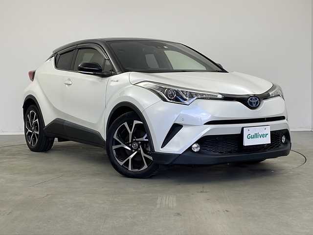 トヨタ Ｃ－ＨＲ G 新潟県 2018(平30)年 4.2万km ブラック/ホワイトパールクリスタルシャイン 2トーン 禁煙車　/メモリナビ　/フルセグ　/バックカメラ　/トヨタセーフティセンス　/追従クルーズコントロール　/レーンキープアシスト　/前後コーナーセンサー　/前席シートヒーター/LEDオートライト/オートマチックハイビーム/フォグランプ/ハーフレザーシート　/リアスポイラー　/電子サイドブレーキ/純正ETC/アイドリングストップ/ステアリングスイッチ/サイドウィンカーミラー/シート背面パワーシート/ブラインドスポットモニター/スマートキー/純正フロアマット/純正１８インチアルミホイール