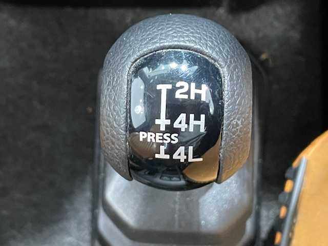 スズキ ジムニー XC 宮城県 2019(令1)年 3.7万km ブルーイッシュブラックパール3 4WD/スズキセーフティーサポート/・デュアルセンサーブレーキサポート/・車線逸脱警報機能/・標識認識機能/・ハイビームアシスト/・誤発進抑制機能/・ふらつき警報機能/・先行者発進お知らせ機能/車両走行安定補助システム/エマージェンシーストップシグナル/ヒルホードコントロール/ヒルディセントコントロール/クルーズコントロール/リヤパーキングセンサー/後席シートベルトリマインダー/LEDオートライト/ライト自動消灯システム/サイドアンダーミラー付きドアミラー/ヒーテッドドアミラー/ヘッドライプウォッシャー/盗難防止装置/純正アルミホイール/シートカバー/LEDテールランプ/社外フロントグリル