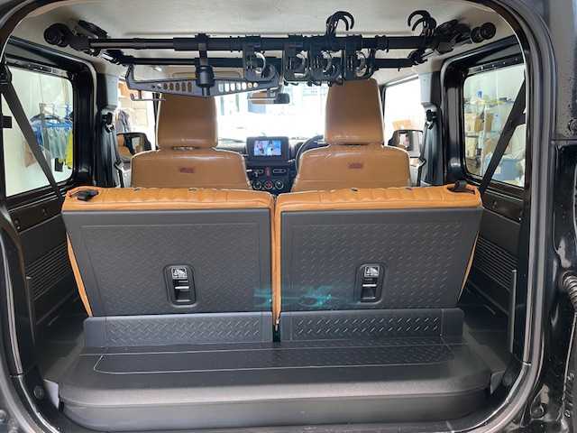スズキ ジムニー XC 宮城県 2019(令1)年 3.7万km ブルーイッシュブラックパール3 4WD/スズキセーフティーサポート/・デュアルセンサーブレーキサポート/・車線逸脱警報機能/・標識認識機能/・ハイビームアシスト/・誤発進抑制機能/・ふらつき警報機能/・先行者発進お知らせ機能/車両走行安定補助システム/エマージェンシーストップシグナル/ヒルホードコントロール/ヒルディセントコントロール/クルーズコントロール/リヤパーキングセンサー/後席シートベルトリマインダー/LEDオートライト/ライト自動消灯システム/サイドアンダーミラー付きドアミラー/ヒーテッドドアミラー/ヘッドライプウォッシャー/盗難防止装置/純正アルミホイール/シートカバー/LEDテールランプ/社外フロントグリル