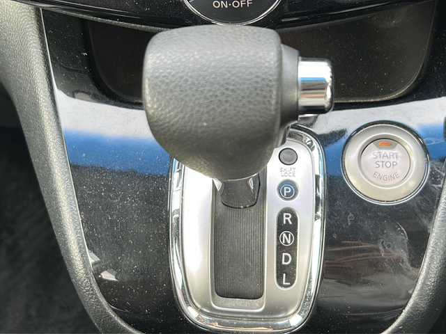 日産 セレナ HWS S HV Vセレ +Sefty 岐阜県 2014(平26)年 8万km ブリリアントホワイトパール 純正8型ナビ/後席10.2型モニター/Bluetooth/フルセグ視聴/CD/DVD/両側電動スライドドア/前方ドライブレコーダー/ETC/LEDヘッドライト/クルーズコントロール/プッシュスタート/スマートキー