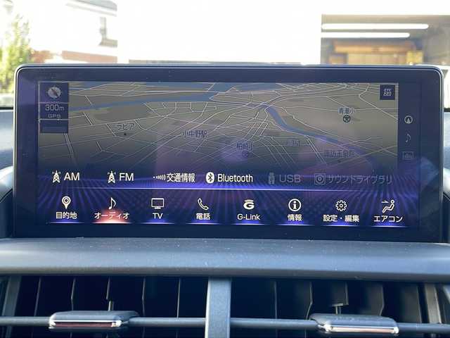 レクサス ＮＸ 300h Fスポーツ 青森県 2019(令1)年 3.6万km ホワイトノーヴァガラスフレーク 4WD/寒冷地仕様/純正10.3インチSDナビ・フルセグTV/CD・DVD・Bluetooth・SD・USB/OPマークレビンソンプレミアムサウンド/OPパノラミックビューモニター/OPパノラマルーフ/OPカラーヘッドアップディスプレイ/OPブラインドスポットモニター/革スポーツシート/前席エアシート・シートヒーター/前席パワーシート/ステアリングヒーター/セーフティシステムプラス/プリクラッシュセーフティ/レーダークルーズコントロール/レーントレーシングアシスト/オートマチックハイビーム/クリアランスソナー/OP AC100V1500W/ビルトインETC/前方ドライブレコーダー/スマートキー一体式エンジンスターター/OP三眼LEDヘッドランプ/LEDフォグランプ/リアフォグランプ/純正18インチアルミ/スペアキー・カードキー有/保証書・取説書