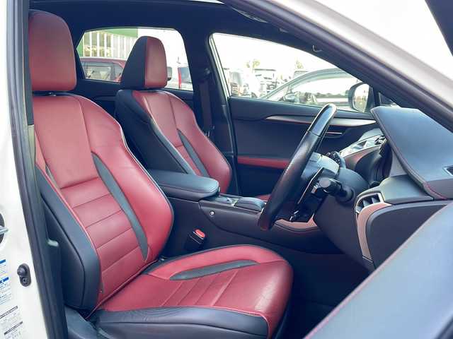レクサス ＮＸ 300h Fスポーツ 青森県 2019(令1)年 3.6万km ホワイトノーヴァガラスフレーク 4WD/寒冷地仕様/純正10.3インチSDナビ・フルセグTV/CD・DVD・Bluetooth・SD・USB/OPマークレビンソンプレミアムサウンド/OPパノラミックビューモニター/OPパノラマルーフ/OPカラーヘッドアップディスプレイ/OPブラインドスポットモニター/革スポーツシート/前席エアシート・シートヒーター/前席パワーシート/ステアリングヒーター/セーフティシステムプラス/プリクラッシュセーフティ/レーダークルーズコントロール/レーントレーシングアシスト/オートマチックハイビーム/クリアランスソナー/OP AC100V1500W/ビルトインETC/前方ドライブレコーダー/スマートキー一体式エンジンスターター/OP三眼LEDヘッドランプ/LEDフォグランプ/リアフォグランプ/純正18インチアルミ/スペアキー・カードキー有/保証書・取説書