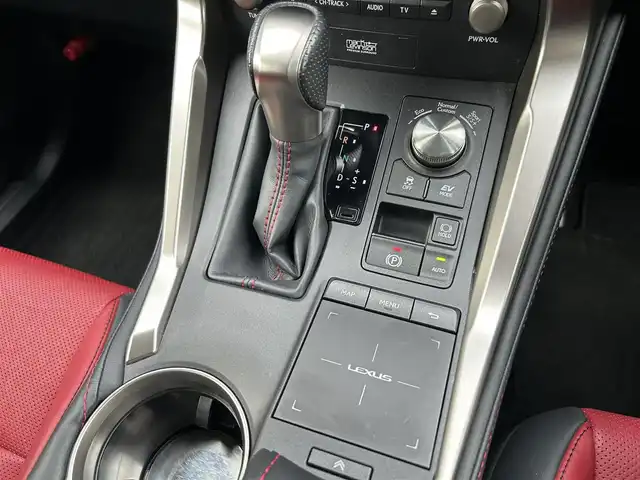 レクサス ＮＸ 300h Fスポーツ 道東・釧路十勝 2019(令1)年 3.6万km ホワイトノーヴァガラスフレーク 4WD/寒冷地仕様/純正10.3インチメモリナビ・フルセグTV/CD・DVD・Bluetooth・SD・USB/OPマークレビンソンプレミアムサウンド/OPパノラミックビューモニター/OPパノラマルーフ/OPカラーヘッドアップディスプレイ/OPブラインドスポットモニター/革スポーツシート/前席エアシート・シートヒーター/前席パワーシート/ステアリングヒーター/セーフティシステムプラス/プリクラッシュセーフティ/レーダークルーズコントロール/レーントレーシングアシスト/オートマチックハイビーム/クリアランスソナー/OP AC100V1500W/ビルトインETC/前方ドライブレコーダー/スマートキー一体式エンジンスターター/OP三眼LEDヘッドランプ/オートライト/LEDフォグランプ/リアフォグランプ/純正18インチアルミ/スペアキー・カードキー有