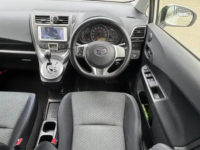 トヨタ ラクティス G 石川県 2012(平24)年 10.1万km ホワイトパールクリスタルシャイン ワンセグテレビ/デジタルインナーミラー/プッシュスタート/純正フロアマット/ビルトインETC/オートライト/ウィンカーミラー/電格ミラー/ドアバイザー/スペアキー