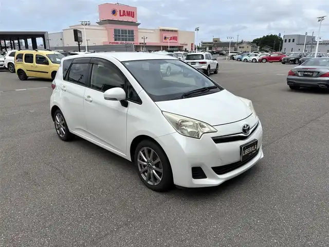 トヨタ ラクティス G 石川県 2012(平24)年 10.1万km ホワイトパールクリスタルシャイン ワンセグテレビ/デジタルインナーミラー/プッシュスタート/純正フロアマット/ビルトインETC/オートライト/ウィンカーミラー/電格ミラー/ドアバイザー/スペアキー