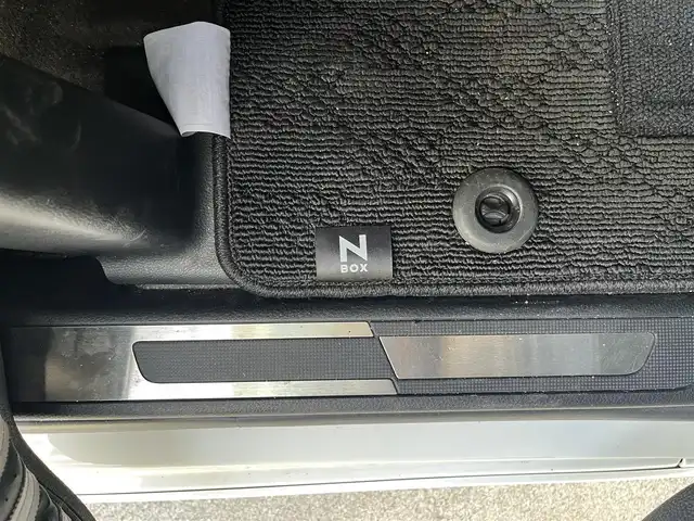 ホンダ Ｎ ＢＯＸ カスタム G L ホンダセンシング 高知県 2019(令1)年 4.9万km プラチナホワイトパール 純正ナビ/　Bluetooth/フルセグ/　CD/DVD/AM/FM/ホンダセンシング/バックカメラ/クルーズコントロール/ETC/両側パワースライドドア/ドライブレコーダー/プッシュスタート/LEDヘッドライト/純正フロアマット/スマートキー/純正14インチアルミホイール/ベンチシート/コーナーセンサー/盗難防止装置