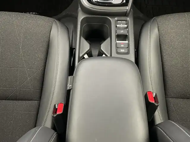ホンダ ヴェゼル ハイブリッド e:HEV Z 新潟県 2023(令5)年 1.6万km クリスタルブラックパール ４WD/ワンオーナー/禁煙車/ホンダセンシング/ホンダコネクトナビ/　　CD/DVD/AM/FM/フルセグ/BT/バックモニター/フリーアクセスパワーバックドア/アダプティブクルーズコントロール/LEDシーケンシャルターンライト/ハーフレザーシート/前席シートヒーター/純正18インチアルミホイール付/ダウンヒルアシストコントロール/ステアリングスイッチ/ステアリングヒーター/パドルシフト/電動パーキングブレーキ/オートブレーキホールド/スペアキー/スマートキー/ETC