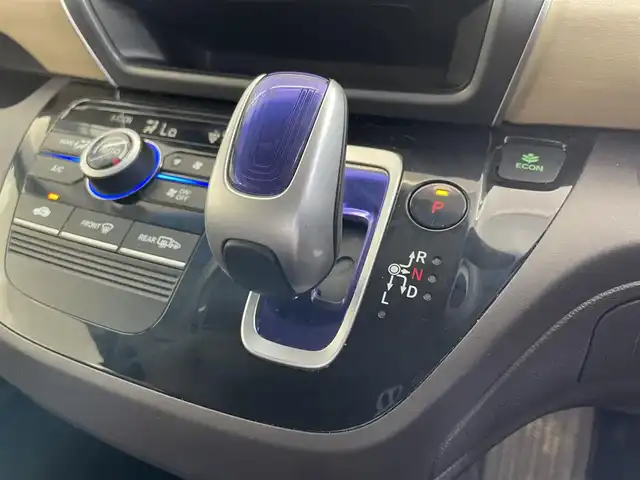 ホンダ フリード ハイブリット G ホンダセンシング 千葉県 2016(平28)年 11.1万km コバルトブルーパール Honda SENSING/・衝突軽減ブレーキ〈CMBS〉/・誤発進抑制機能/・歩行者事故低減ステアリング/・路外逸脱抑制機能/・ACC〈アダプティブ・クルーズ・コントロール〉/・LKAS〈車線維持支援システム〉/・先行車発進お知らせ機能/・標識認識機能/純正ディーラーOPナビ/・AM・FM/CD・DVD/BT/フルセグテレビ/バックカメラ/ビルトインETC/両側パワースライドドア/純正フロアマット/プッシュスタート/スマートキー/保証書