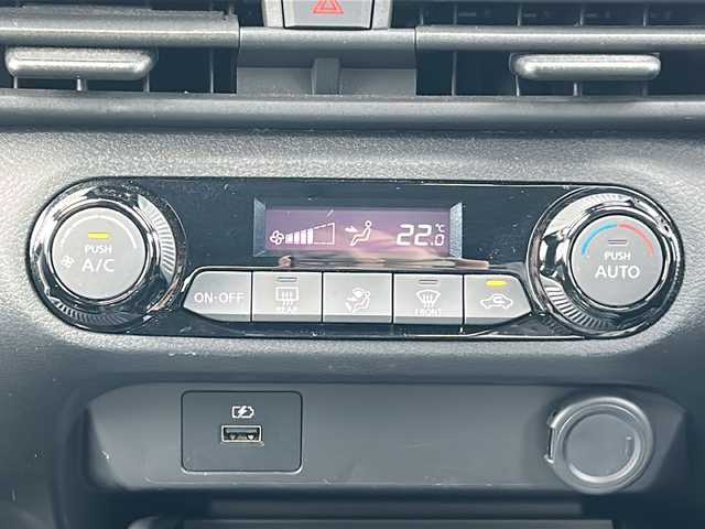 日産 ノート X 三重県 2021(令3)年 1.6万km スーパーブラック 前後コーナーセンサー　/オートライト　/前方ドライブレコーダー/USB給電ポート/純正フロアマット　/スマートキー　/プッシュスタート /保証書/電動格納ミラー/禁煙車