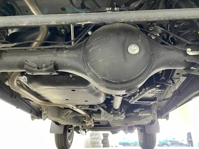 スズキ ジムニー XC 宮城県 2023(令5)年 0.9万km ジャングルグリーン 4WD/パイオニア8型ナビ(AM/FM/CD/DVD/BT/iPod/フルセグ)/バックカメラ/ETC/横滑り防止装置/ダウンヒルアシストコントロール/衝突被害軽減システム/クルーズコントロール/レーンキープアシスト/オートライト/純正マット/バイザー/シートヒーター(D/N)/ドライブレコーダー(CSD-670FH)/LEDヘッドライト/電動格納ミラー/キーレスエントリー