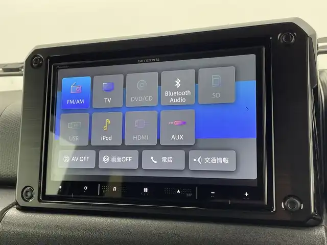 スズキ ジムニー XC 宮城県 2023(令5)年 0.9万km ジャングルグリーン 4WD/パイオニア8型ナビ(AM/FM/CD/DVD/BT/iPod/フルセグ)/バックカメラ/ETC/横滑り防止装置/ダウンヒルアシストコントロール/衝突被害軽減システム/クルーズコントロール/レーンキープアシスト/オートライト/純正マット/バイザー/シートヒーター(D/N)/ドライブレコーダー(CSD-670FH)/LEDヘッドライト/電動格納ミラー/キーレスエントリー