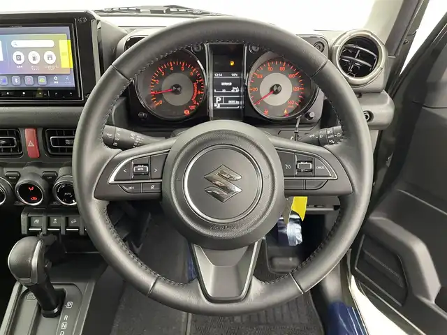 スズキ ジムニー XC 宮城県 2023(令5)年 0.9万km ジャングルグリーン 4WD/パイオニア8型ナビ(AM/FM/CD/DVD/BT/iPod/フルセグ)/バックカメラ/ETC/横滑り防止装置/ダウンヒルアシストコントロール/衝突被害軽減システム/クルーズコントロール/レーンキープアシスト/オートライト/純正マット/バイザー/シートヒーター(D/N)/ドライブレコーダー(CSD-670FH)/LEDヘッドライト/電動格納ミラー/キーレスエントリー