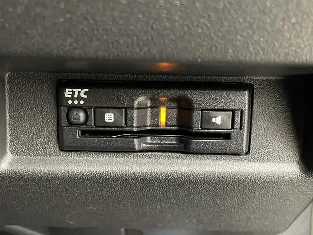 スズキ ジムニー XC 宮城県 2023(令5)年 0.9万km ジャングルグリーン 4WD/パイオニア8型ナビ(AM/FM/CD/DVD/BT/iPod/フルセグ)/バックカメラ/ETC/横滑り防止装置/ダウンヒルアシストコントロール/衝突被害軽減システム/クルーズコントロール/レーンキープアシスト/オートライト/純正マット/バイザー/シートヒーター(D/N)/ドライブレコーダー(CSD-670FH)/LEDヘッドライト/電動格納ミラー/キーレスエントリー