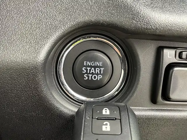 スズキ ジムニー XC 宮城県 2023(令5)年 0.9万km ジャングルグリーン 4WD/パイオニア8型ナビ(AM/FM/CD/DVD/BT/iPod/フルセグ)/バックカメラ/ETC/横滑り防止装置/ダウンヒルアシストコントロール/衝突被害軽減システム/クルーズコントロール/レーンキープアシスト/オートライト/純正マット/バイザー/シートヒーター(D/N)/ドライブレコーダー(CSD-670FH)/LEDヘッドライト/電動格納ミラー/キーレスエントリー