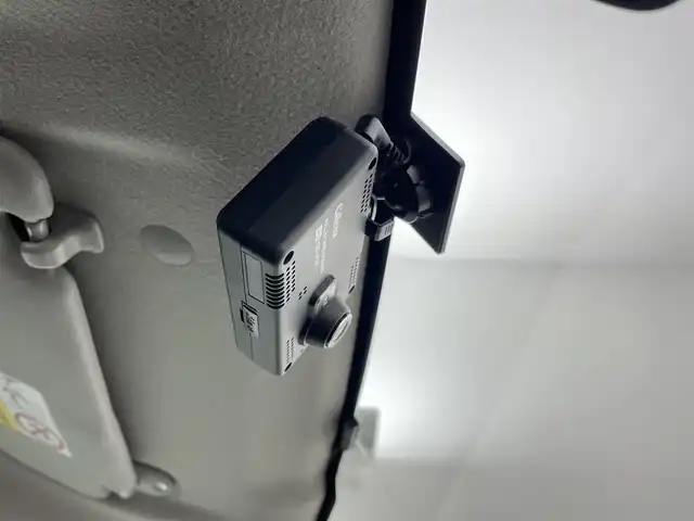 スズキ ジムニー XC 宮城県 2023(令5)年 0.9万km ジャングルグリーン 4WD/パイオニア8型ナビ(AM/FM/CD/DVD/BT/iPod/フルセグ)/バックカメラ/ETC/横滑り防止装置/ダウンヒルアシストコントロール/衝突被害軽減システム/クルーズコントロール/レーンキープアシスト/オートライト/純正マット/バイザー/シートヒーター(D/N)/ドライブレコーダー(CSD-670FH)/LEDヘッドライト/電動格納ミラー/キーレスエントリー