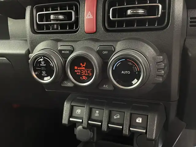 スズキ ジムニー XC 宮城県 2023(令5)年 0.9万km ジャングルグリーン 4WD/パイオニア8型ナビ(AM/FM/CD/DVD/BT/iPod/フルセグ)/バックカメラ/ETC/横滑り防止装置/ダウンヒルアシストコントロール/衝突被害軽減システム/クルーズコントロール/レーンキープアシスト/オートライト/純正マット/バイザー/シートヒーター(D/N)/ドライブレコーダー(CSD-670FH)/LEDヘッドライト/電動格納ミラー/キーレスエントリー