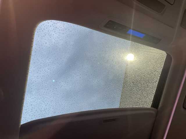 トヨタ ヴェルファイア ハイブリット ZR 神奈川県 2017(平29)年 1.8万km ホワイトパールクリスタルシャイン ワンオーナー/4WD/ダブルサンルーフ/JBLプレミアムサウンドシステム/純正フリップダウンモニター/メーカーナビ/フルセグTV/バックカメラ/プリクラッシュセーフティシステム/運転席パワーシート/パワーバックドア/両側パワースライドドア/社外空気圧センサー/レーダークルーズコントロール/ビルトインETC2.0/ドライブレコーダー/社外AW付スタッドレスタイヤ4本積込/スマートキー　2本/保証書/取扱説明書