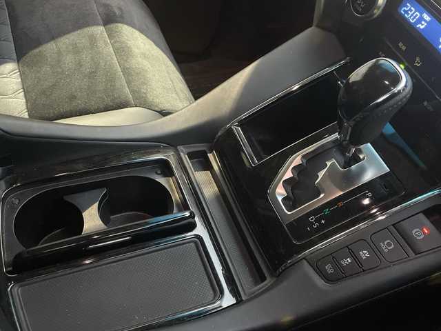 トヨタ ヴェルファイア ハイブリット ZR 神奈川県 2017(平29)年 1.8万km ホワイトパールクリスタルシャイン ワンオーナー/4WD/ダブルサンルーフ/JBLプレミアムサウンドシステム/純正フリップダウンモニター/メーカーナビ/フルセグTV/バックカメラ/プリクラッシュセーフティシステム/運転席パワーシート/パワーバックドア/両側パワースライドドア/社外空気圧センサー/レーダークルーズコントロール/ビルトインETC2.0/ドライブレコーダー/社外AW付スタッドレスタイヤ4本積込/スマートキー　2本/保証書/取扱説明書