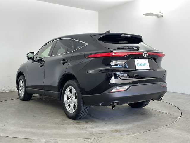 トヨタ ハリアー S 兵庫県 2022(令4)年 2.9万km ブラック ・ディスプレイナビ/Miracast/BT/Apple car play/AndroidAuto/・バックカメラ/・前方ドライブレコーダー/・電子パーキングブレーキ/・オートホールド/・ETC/・MTモード付AT/・左右独立エアコン/・ドライブモード（スポーツ・ノーマル・エコ）/・ヘッドライトレベライザー/・トヨタセーフティセンス/・レーントレーシングアシスト/・プリクラッシュセーフティ/・クリアランスソナー/・パーキングサポートブレーキ/・ロードサインアシスト/・先行者発進告知/・後退速度抑制/・横滑り防止装置/・レーダークルーズコントロール/・オートマチックハイビーム/・オートライト/・革巻ステアリング/・ステアリングスイッチ/・プッシュスタート/・スマートキー/・電動格納ミラー/・ウインカーミラー/・オールオートパワーウィンドウ/・純正フロアマット/・純正アルミホイール/・取扱説明書