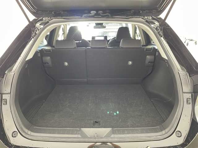 トヨタ ハリアー S 兵庫県 2022(令4)年 2.9万km ブラック ・ディスプレイナビ/Miracast/BT/Apple car play/AndroidAuto/・バックカメラ/・前方ドライブレコーダー/・電子パーキングブレーキ/・オートホールド/・ETC/・MTモード付AT/・左右独立エアコン/・ドライブモード（スポーツ・ノーマル・エコ）/・ヘッドライトレベライザー/・トヨタセーフティセンス/・レーントレーシングアシスト/・プリクラッシュセーフティ/・クリアランスソナー/・パーキングサポートブレーキ/・ロードサインアシスト/・先行者発進告知/・後退速度抑制/・横滑り防止装置/・レーダークルーズコントロール/・オートマチックハイビーム/・オートライト/・革巻ステアリング/・ステアリングスイッチ/・プッシュスタート/・スマートキー/・電動格納ミラー/・ウインカーミラー/・オールオートパワーウィンドウ/・純正フロアマット/・純正アルミホイール/・取扱説明書